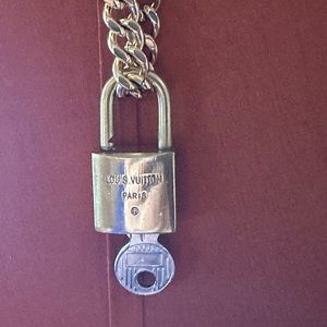 LOUIS VUITTON rare lock #220 with one key and unbranded chain.